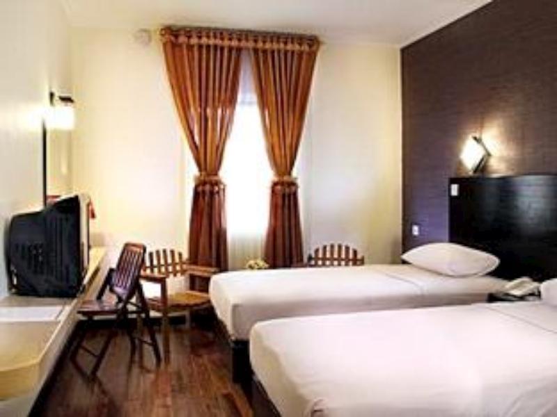 Mervit Hotel Паданг Екстер'єр фото